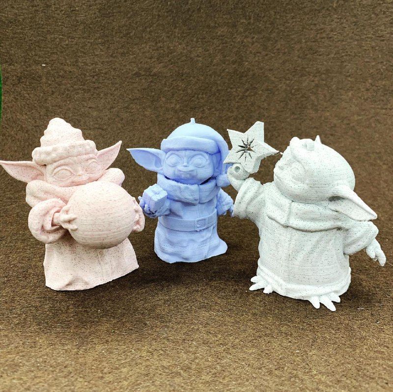 Іграшки на ялинку Baby Yoda